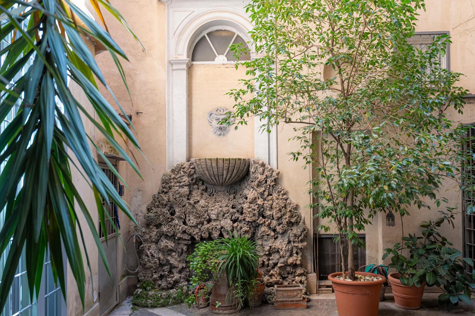 Homehouse Serpenti - Colosseum - Rione Monti Rome Exterior photo